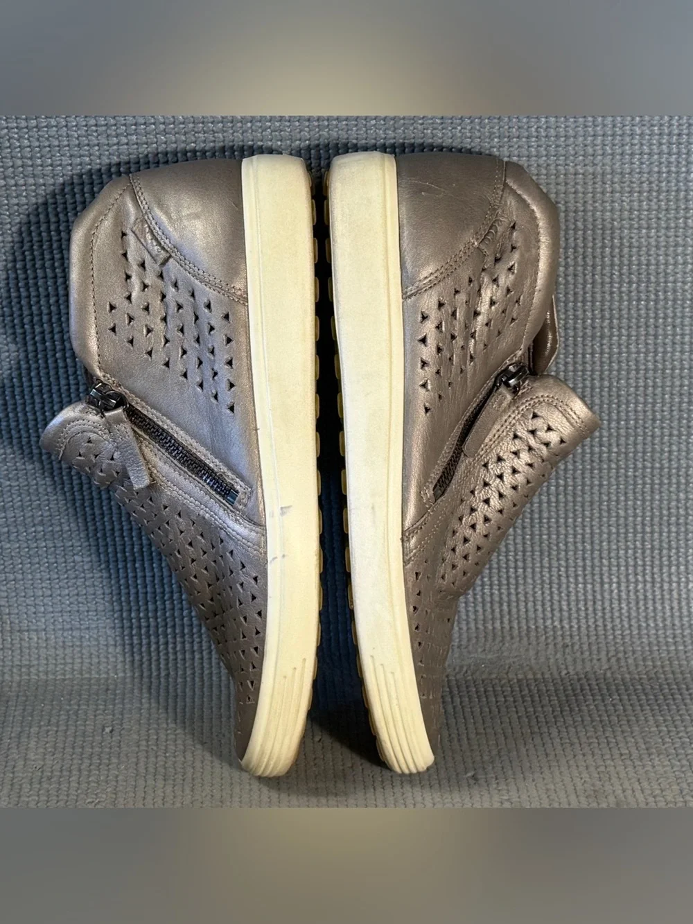 ECCO Soft 7 Leather Laser Cut Bootie Shoes Metallic Women’s Size 10‎ US 41 EU